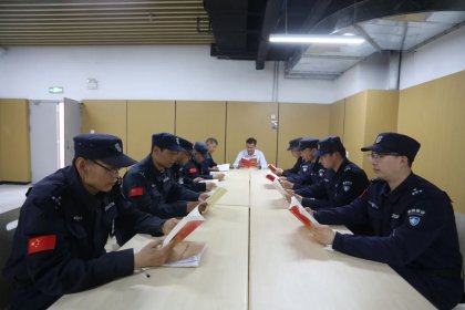  书香浸润人生，阅读点亮智慧 